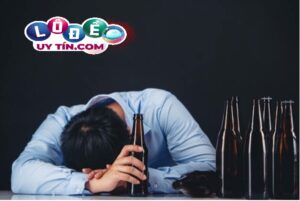 Chiêm bao mơ thấy người say rượu là điềm báo lành hay dữ?