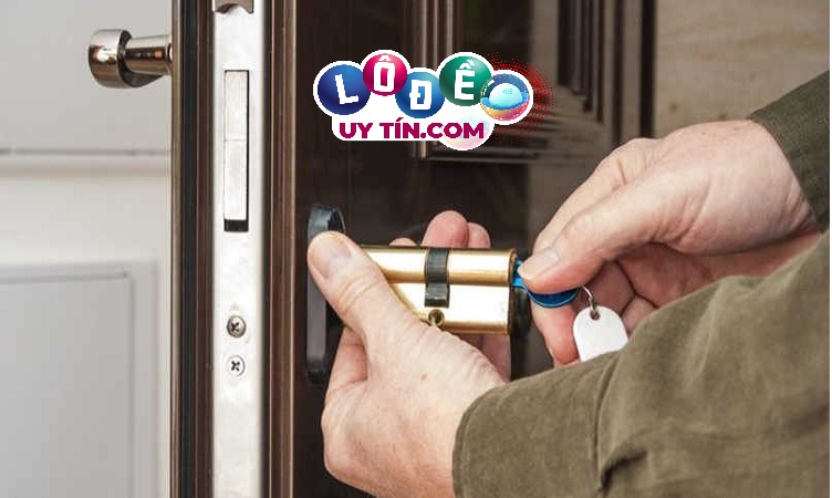 Mơ thấy ổ khóa, khóa cửa đánh con gì? Là điềm báo gì?